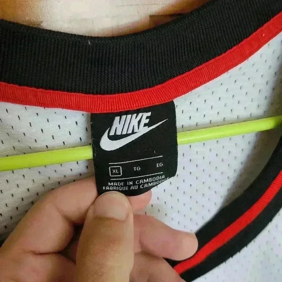 Nike Basketball Jersey - Picture 3 of 4